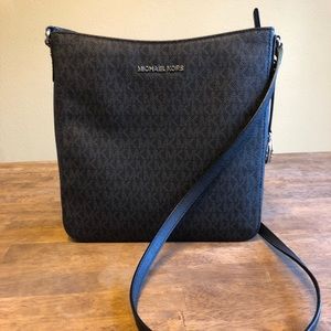 Michael Kors Jet Set Messenger Crossbody Bag